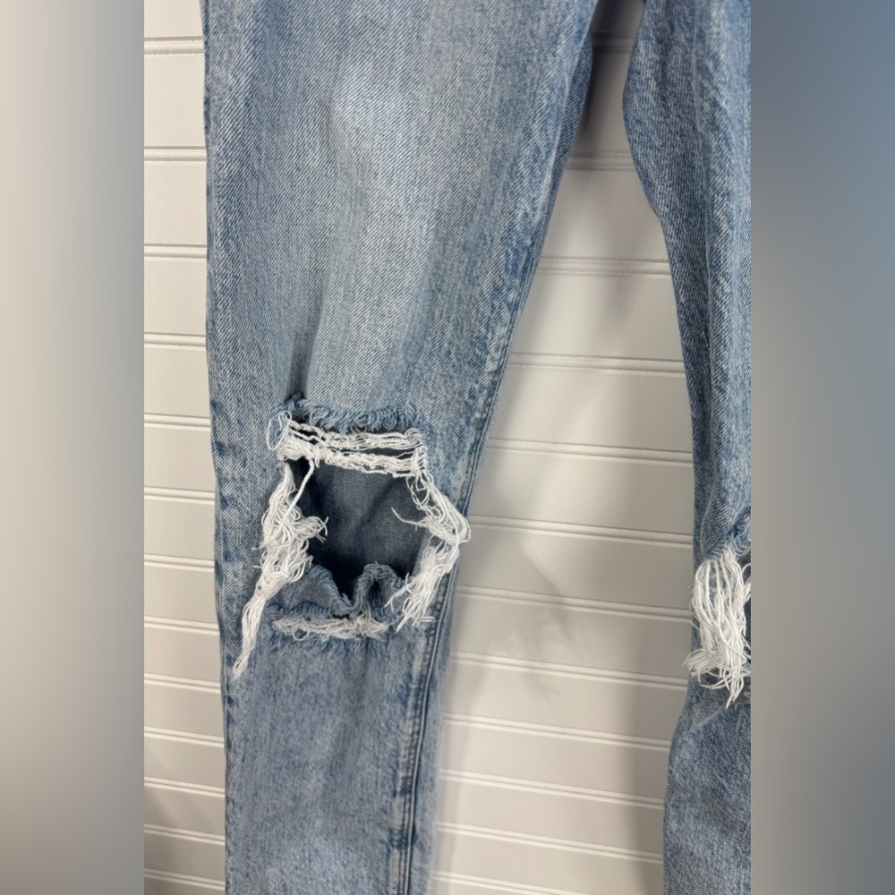 American Eagle women’s Mom Straight denim jean. Light/medium wash. Size 0 Reg - Picture 6 of 9